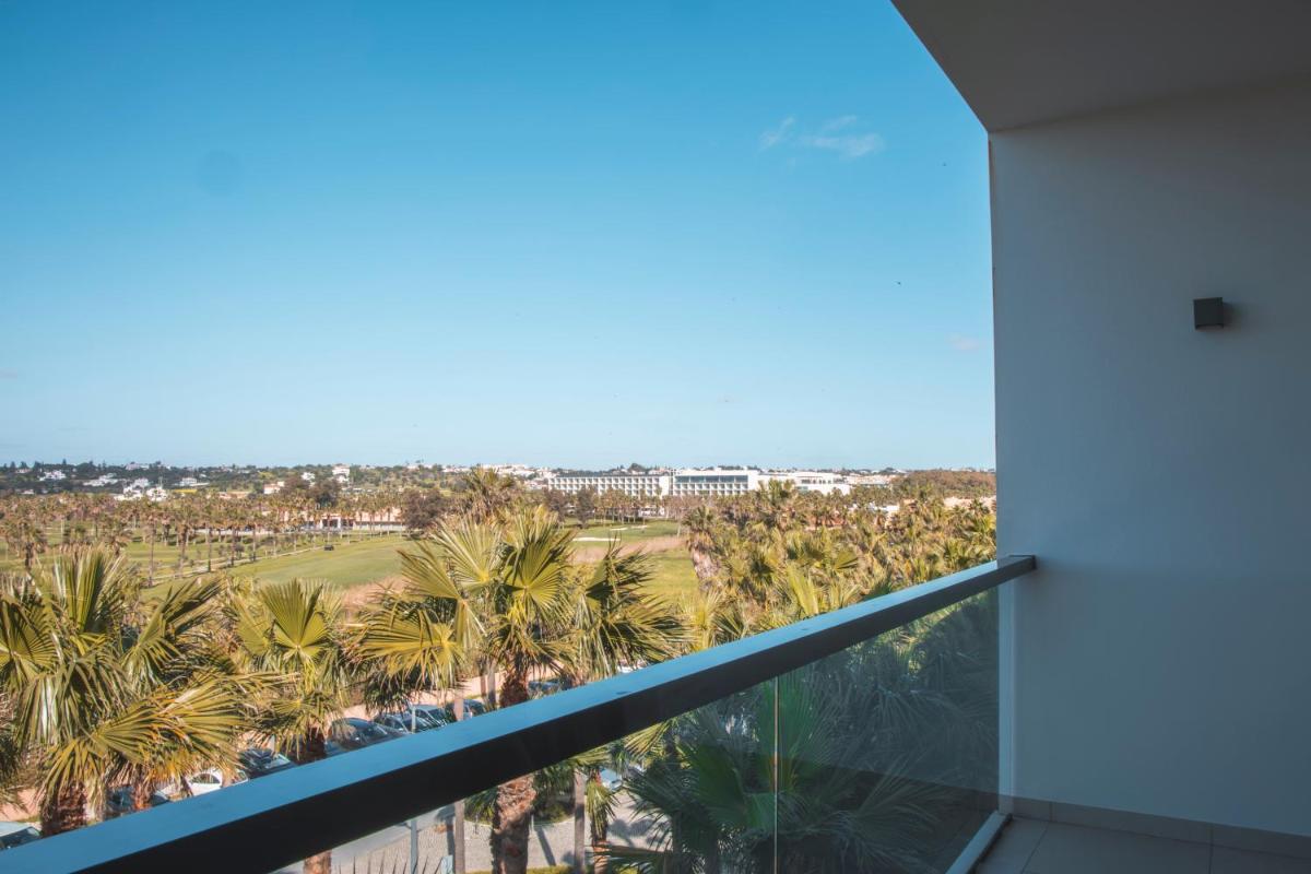 Wine & Books by the Sea, Algarve Resort