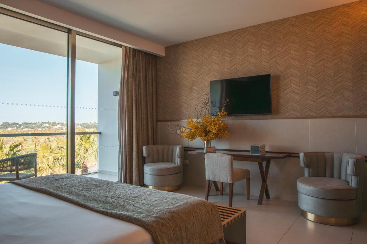 Wine & Books by the Sea, Algarve Resort