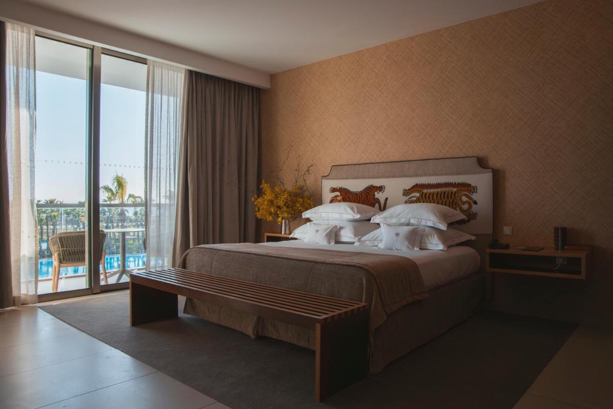 Wine & Books by the Sea, Algarve Resort