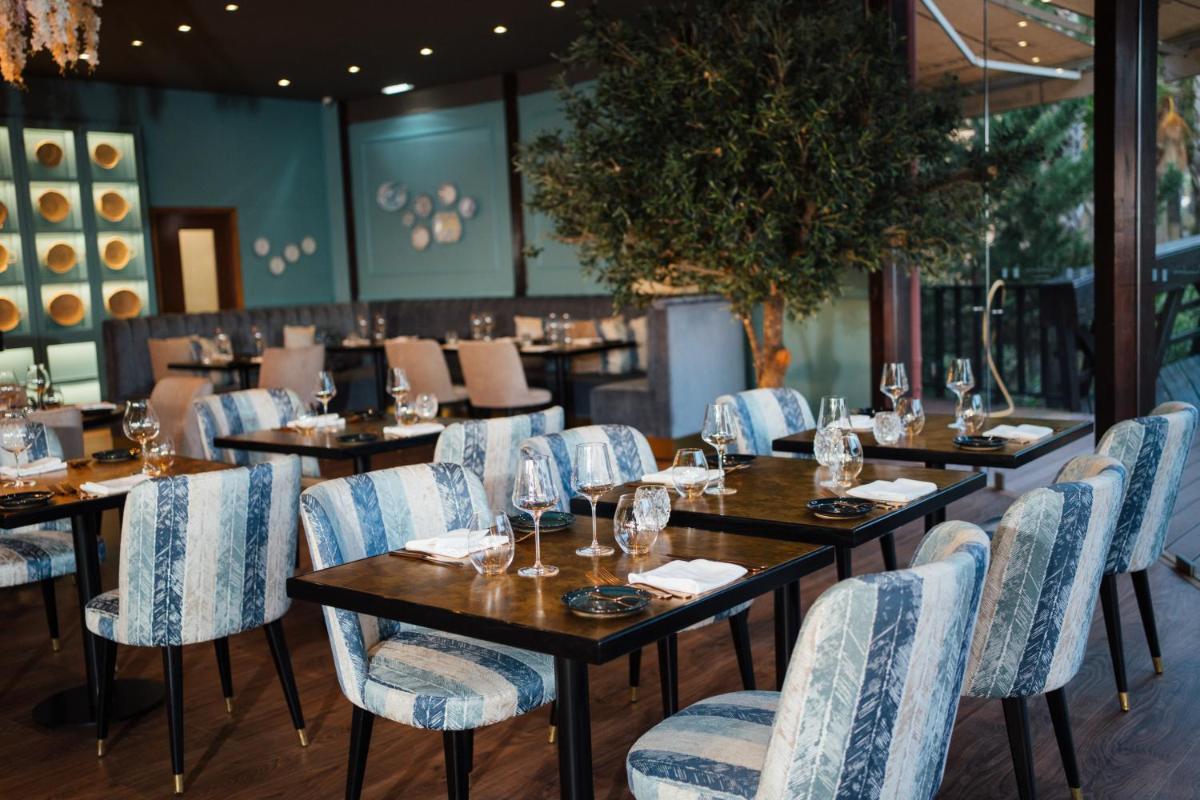 Wine & Books by the Sea, Algarve Resort