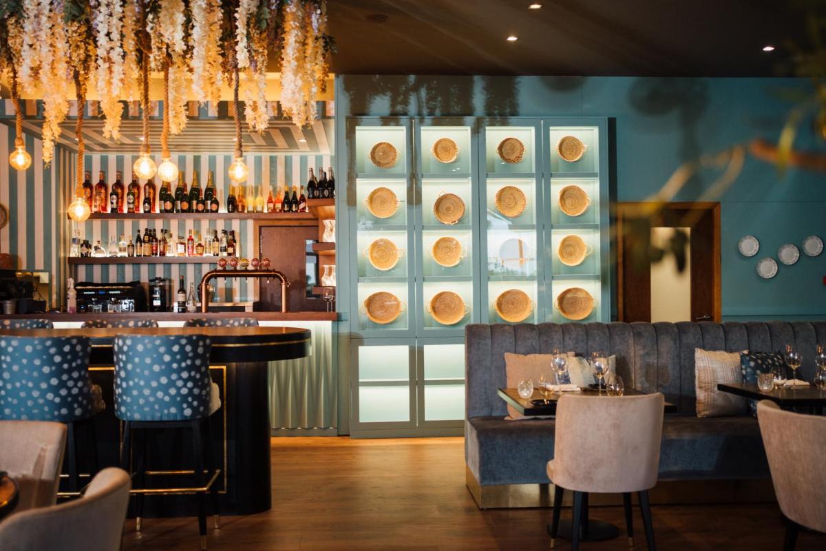 Wine & Books by the Sea, Algarve Resort