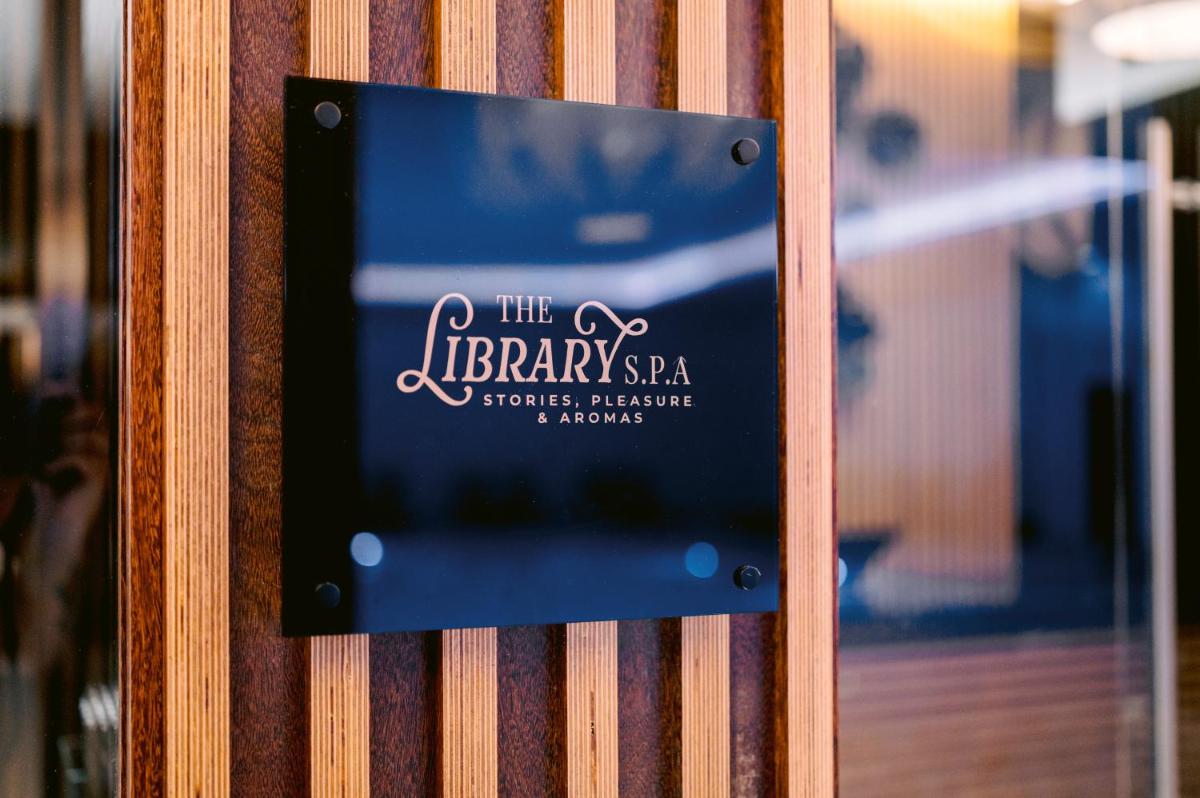 Wine & Books by the Sea, Algarve Resort