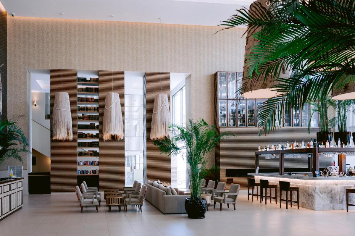 Wine & Books by the Sea, Algarve Resort