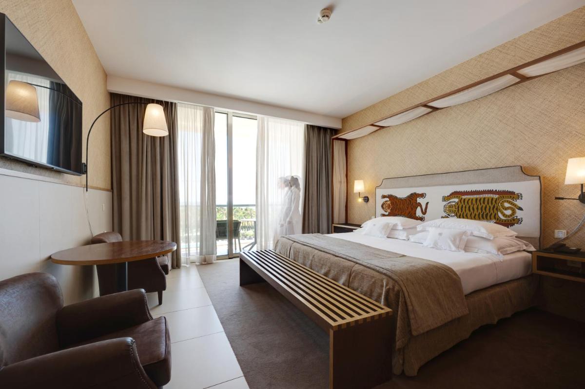 Wine & Books by the Sea, Algarve Resort