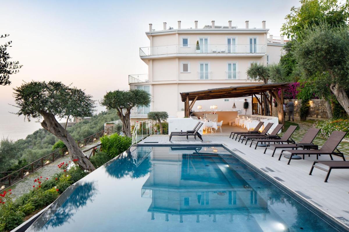 Villa Fiorella Art Hotel