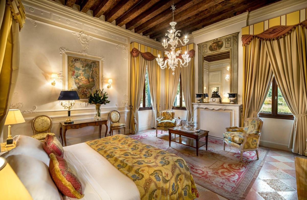 Villa Franceschi Hotel & Resort