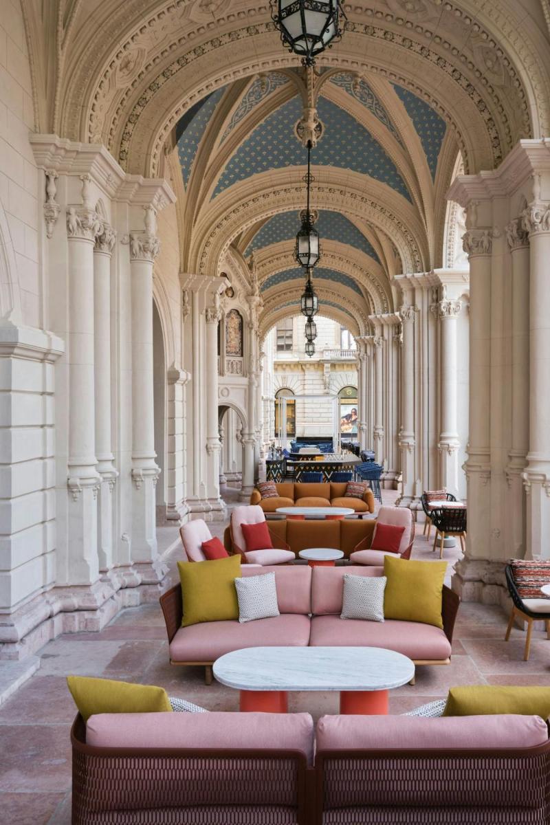 W Budapest
