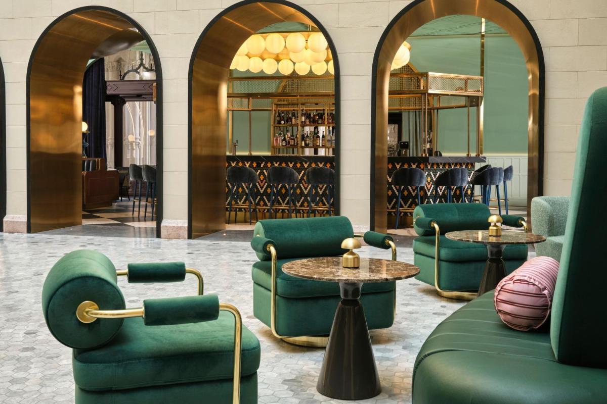 W Budapest