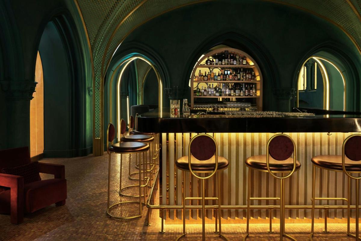 W Budapest