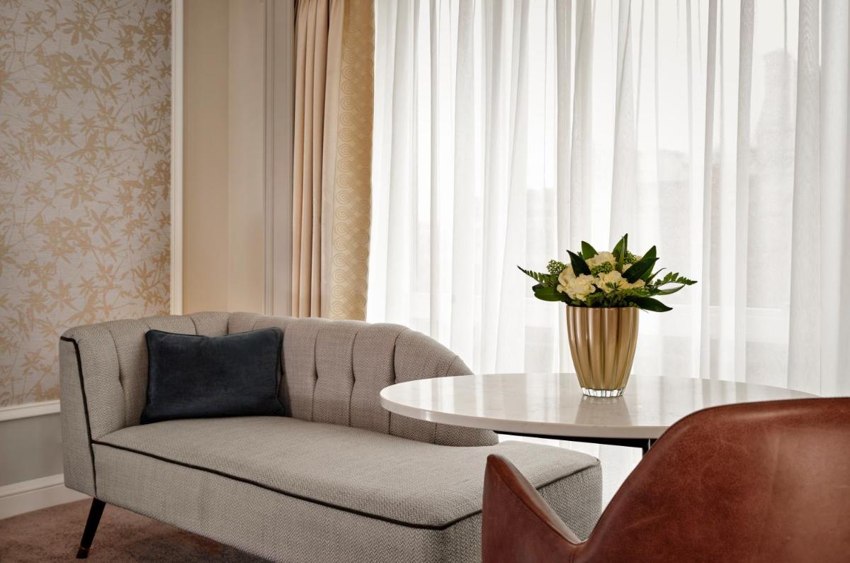 The College Green Dublin Hotel, Autograph Collection