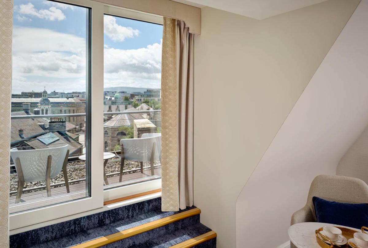 The College Green Dublin Hotel, Autograph Collection