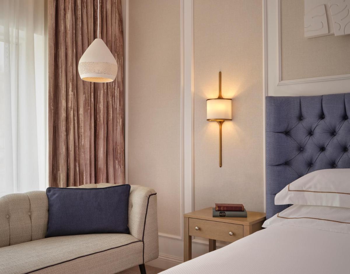 The College Green Dublin Hotel, Autograph Collection