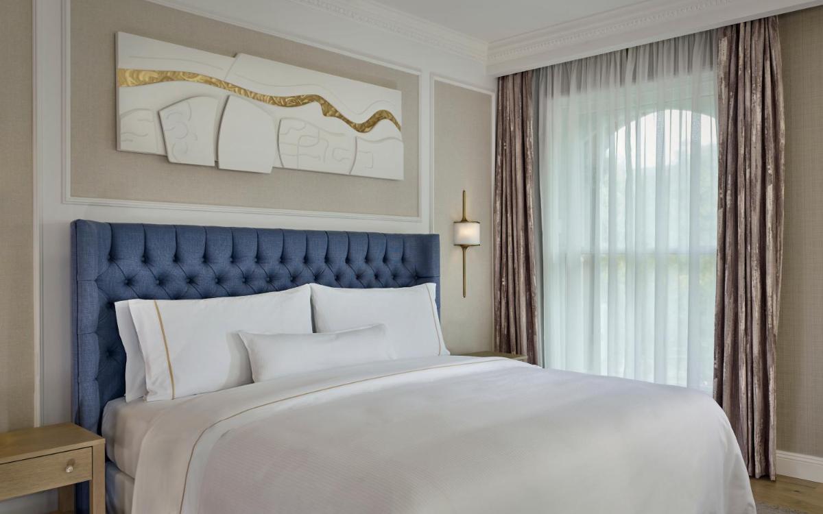 The College Green Dublin Hotel, Autograph Collection