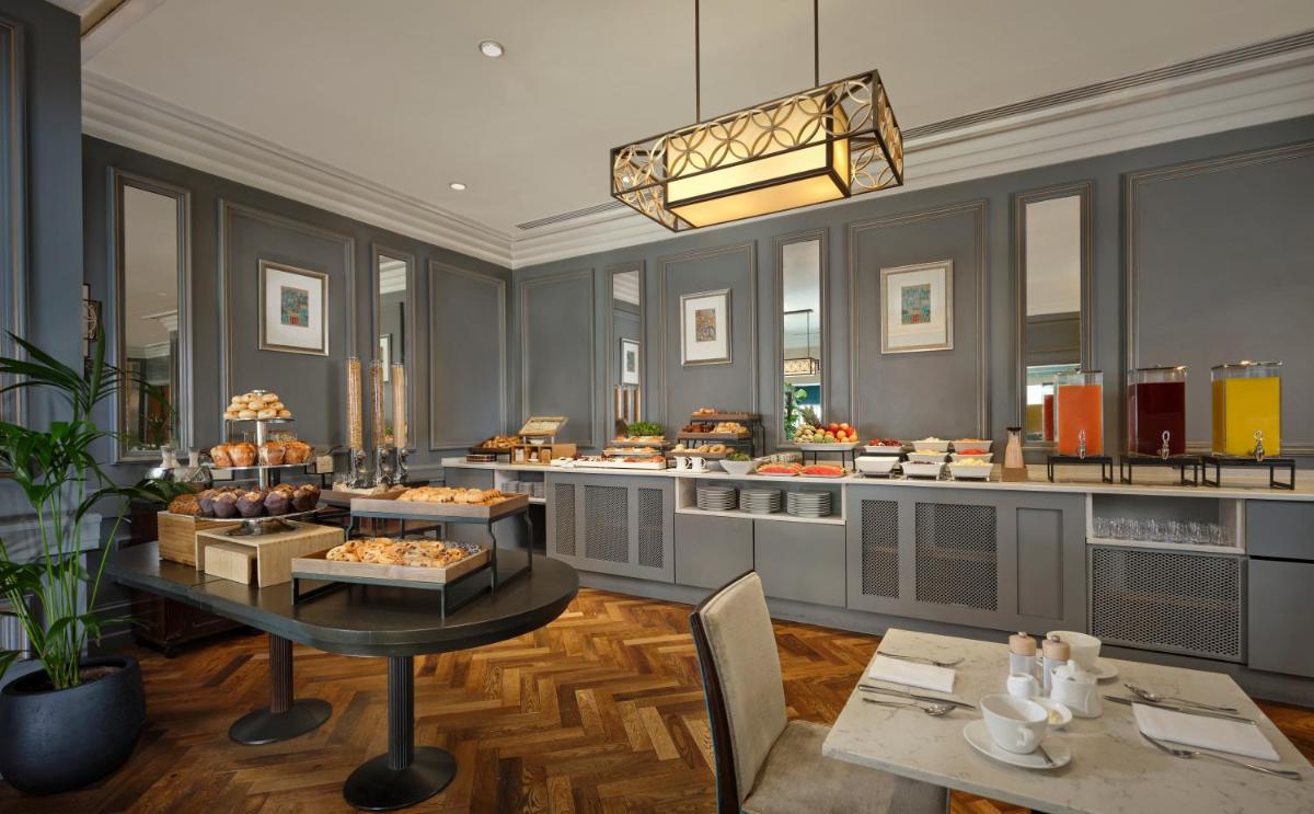 The College Green Dublin Hotel, Autograph Collection