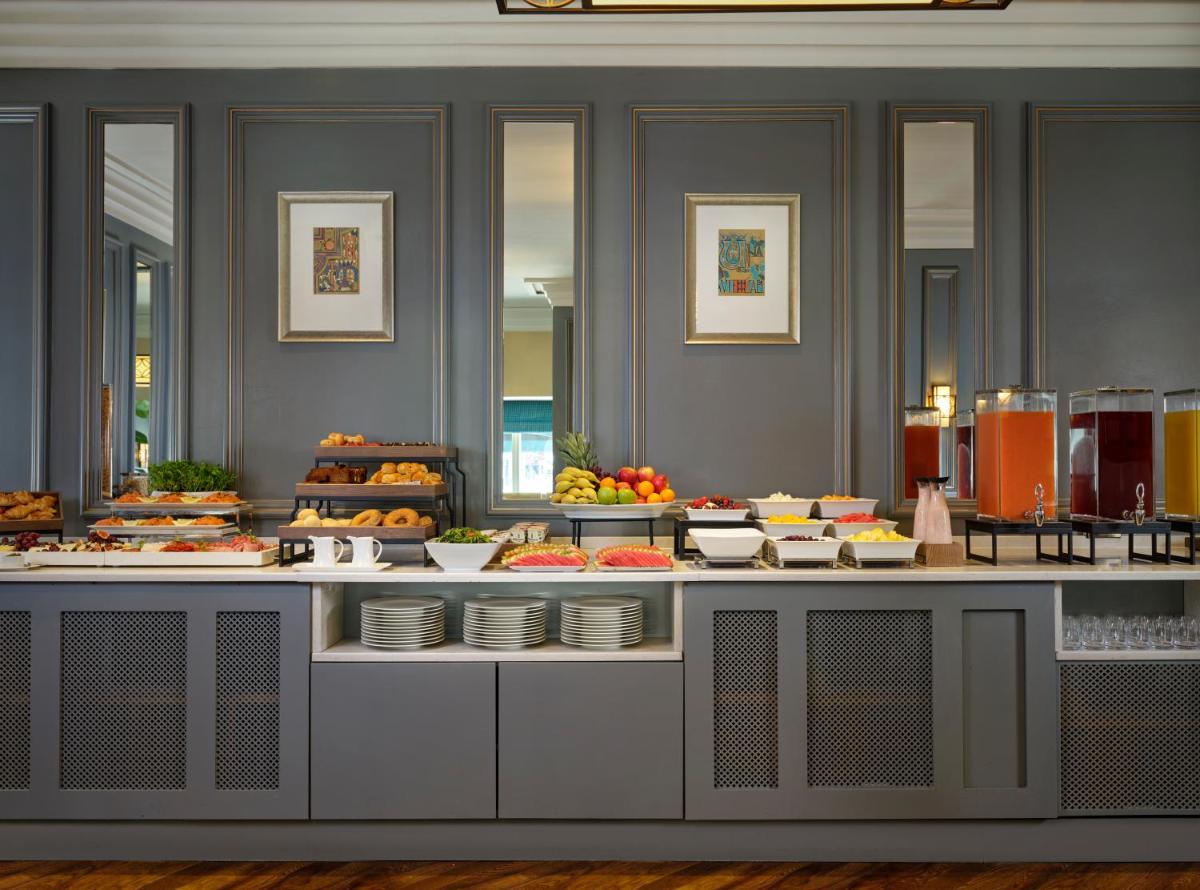 The College Green Dublin Hotel, Autograph Collection