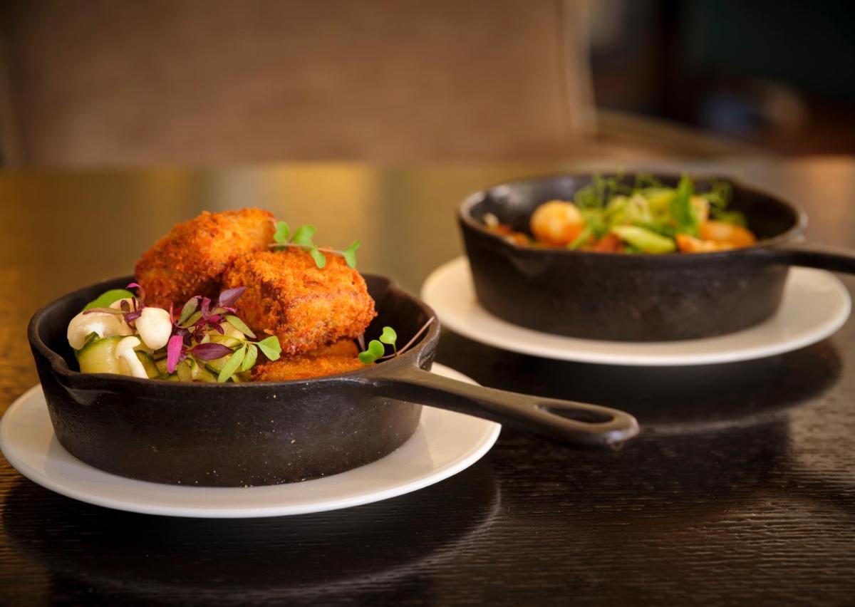 The College Green Dublin Hotel, Autograph Collection