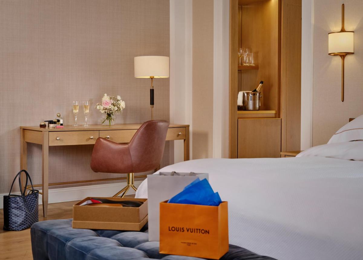 The College Green Dublin Hotel, Autograph Collection