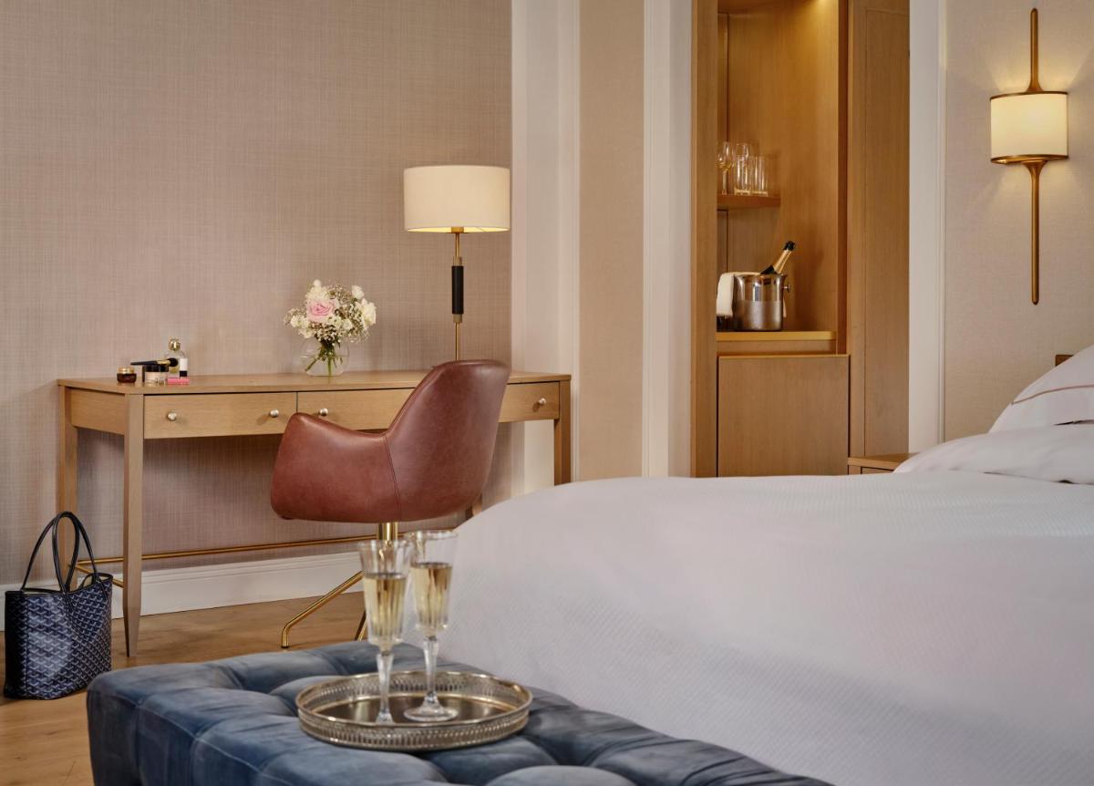 The College Green Dublin Hotel, Autograph Collection