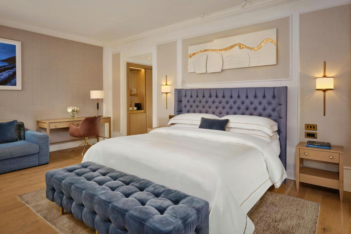 The College Green Dublin Hotel, Autograph Collection