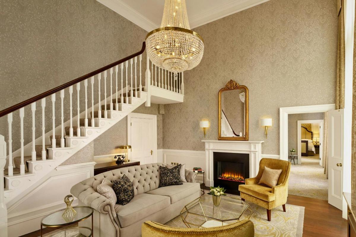 The College Green Dublin Hotel, Autograph Collection