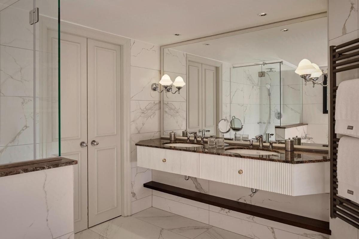 The College Green Dublin Hotel, Autograph Collection