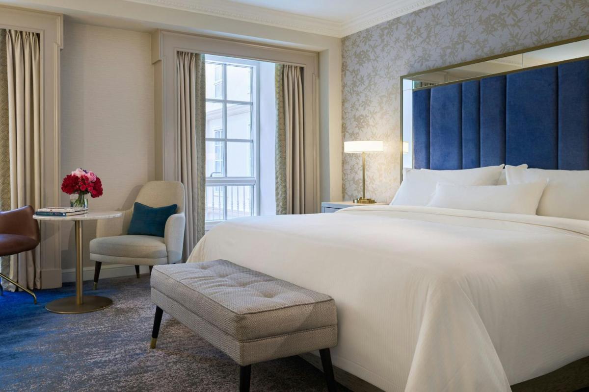 The College Green Dublin Hotel, Autograph Collection