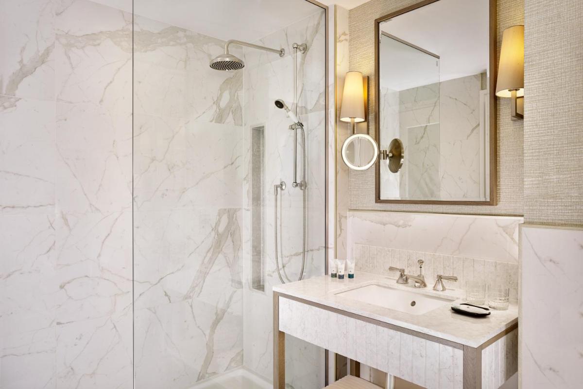 The College Green Dublin Hotel, Autograph Collection