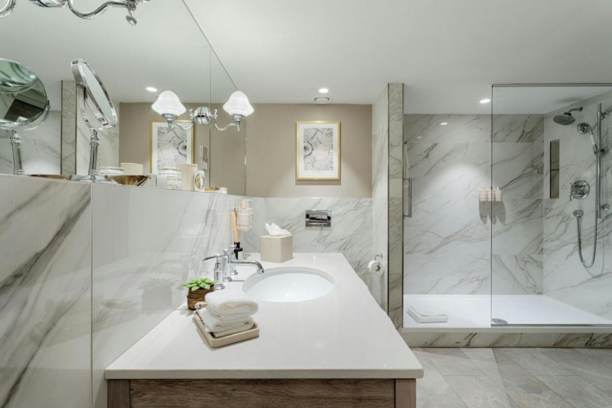 The College Green Dublin Hotel, Autograph Collection