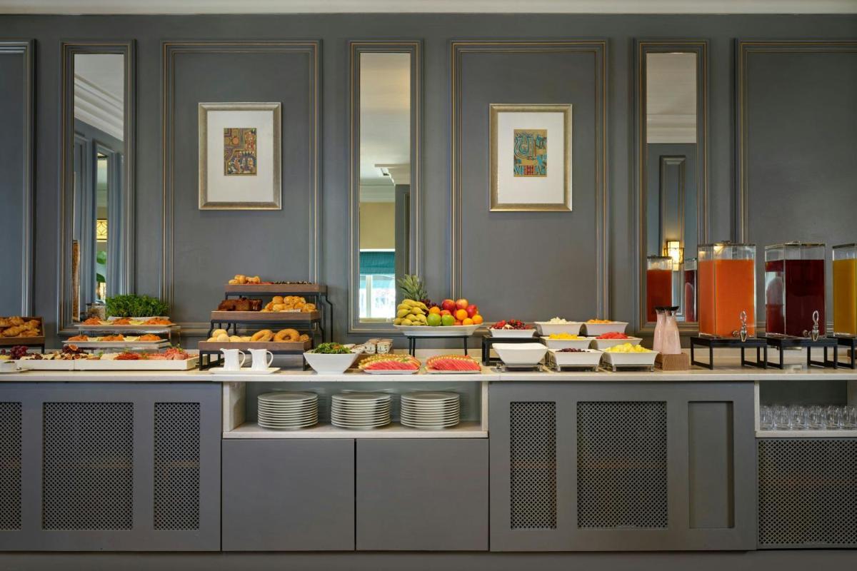 The College Green Dublin Hotel, Autograph Collection