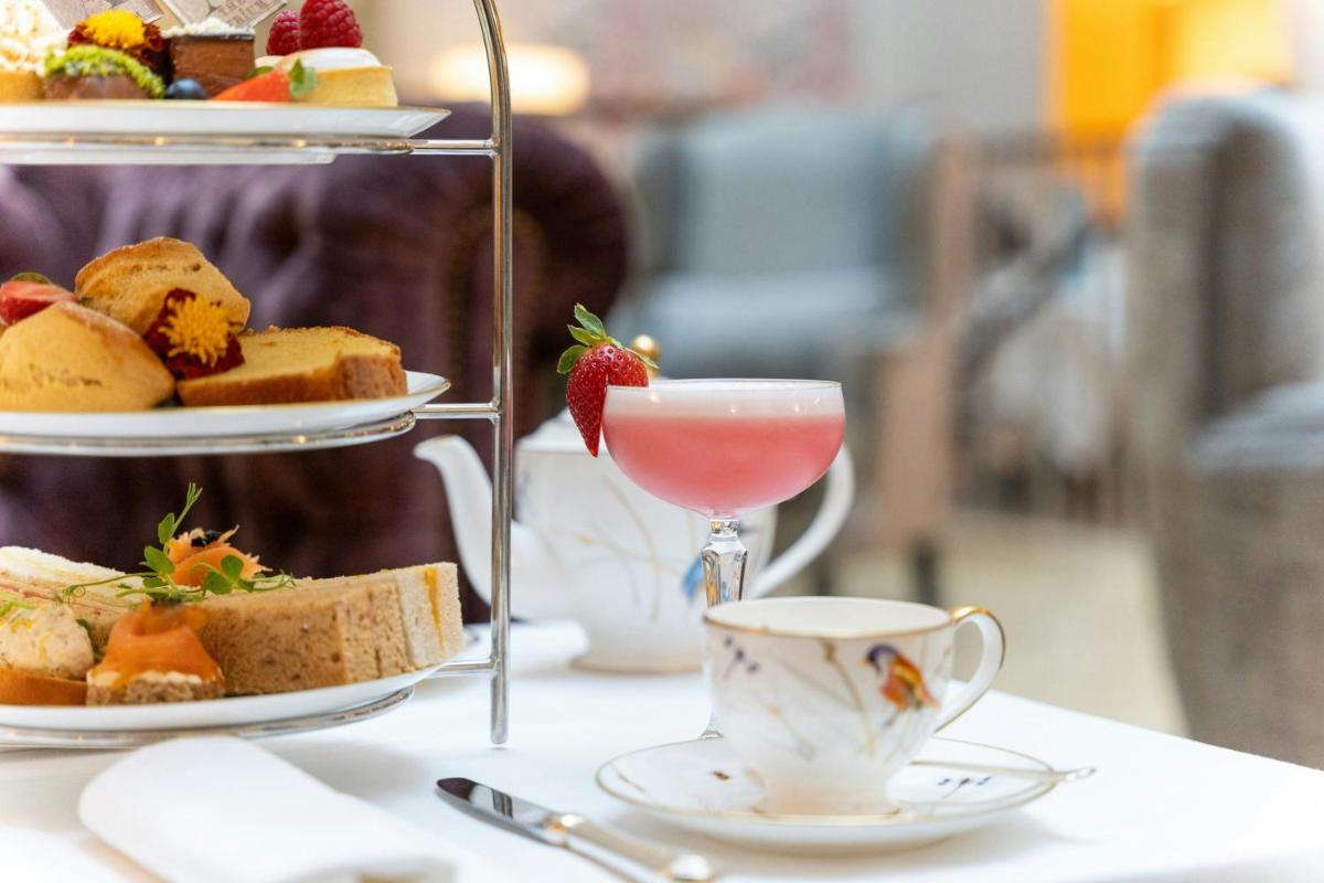 The College Green Dublin Hotel, Autograph Collection