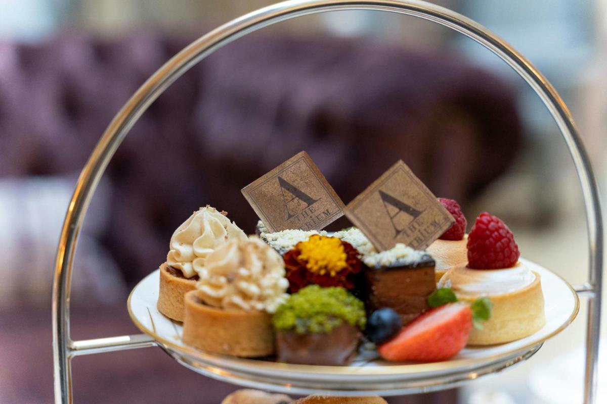 The College Green Dublin Hotel, Autograph Collection