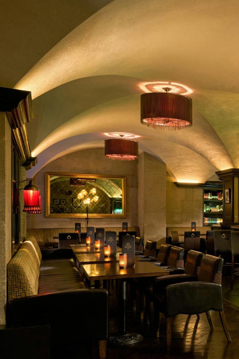 The College Green Dublin Hotel, Autograph Collection