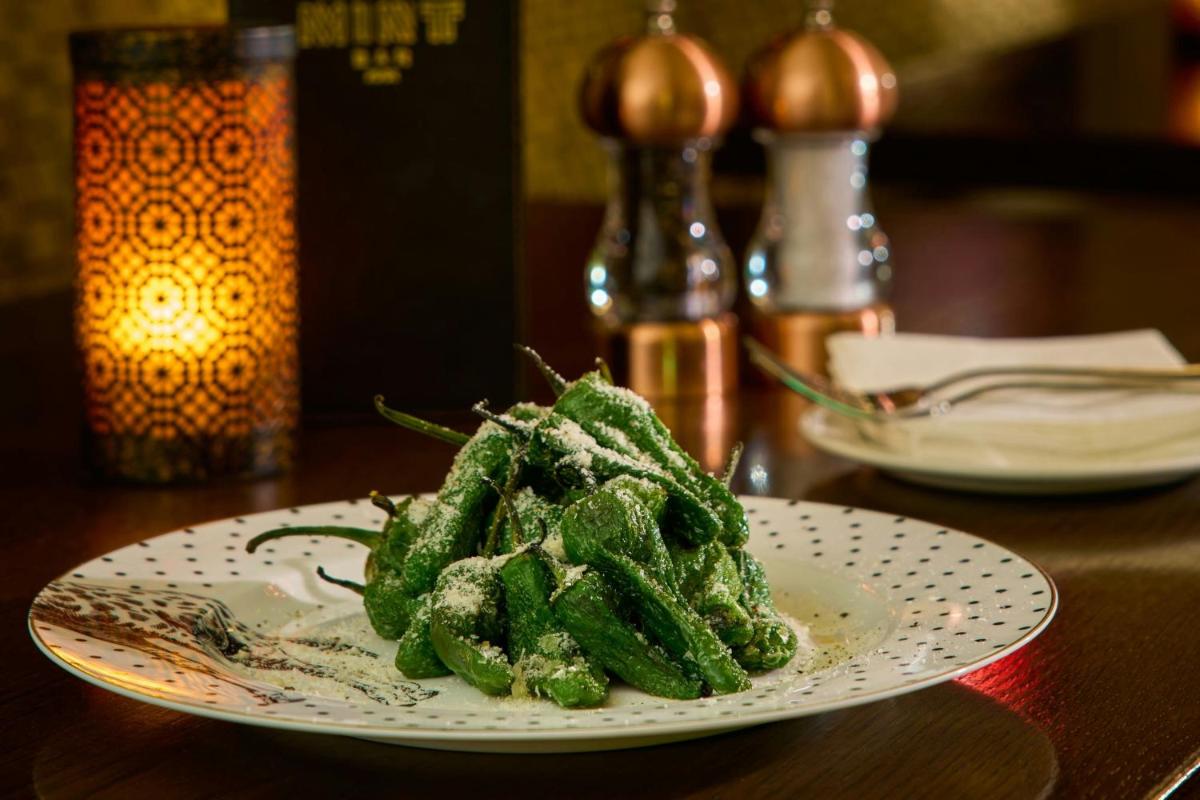 The College Green Dublin Hotel, Autograph Collection