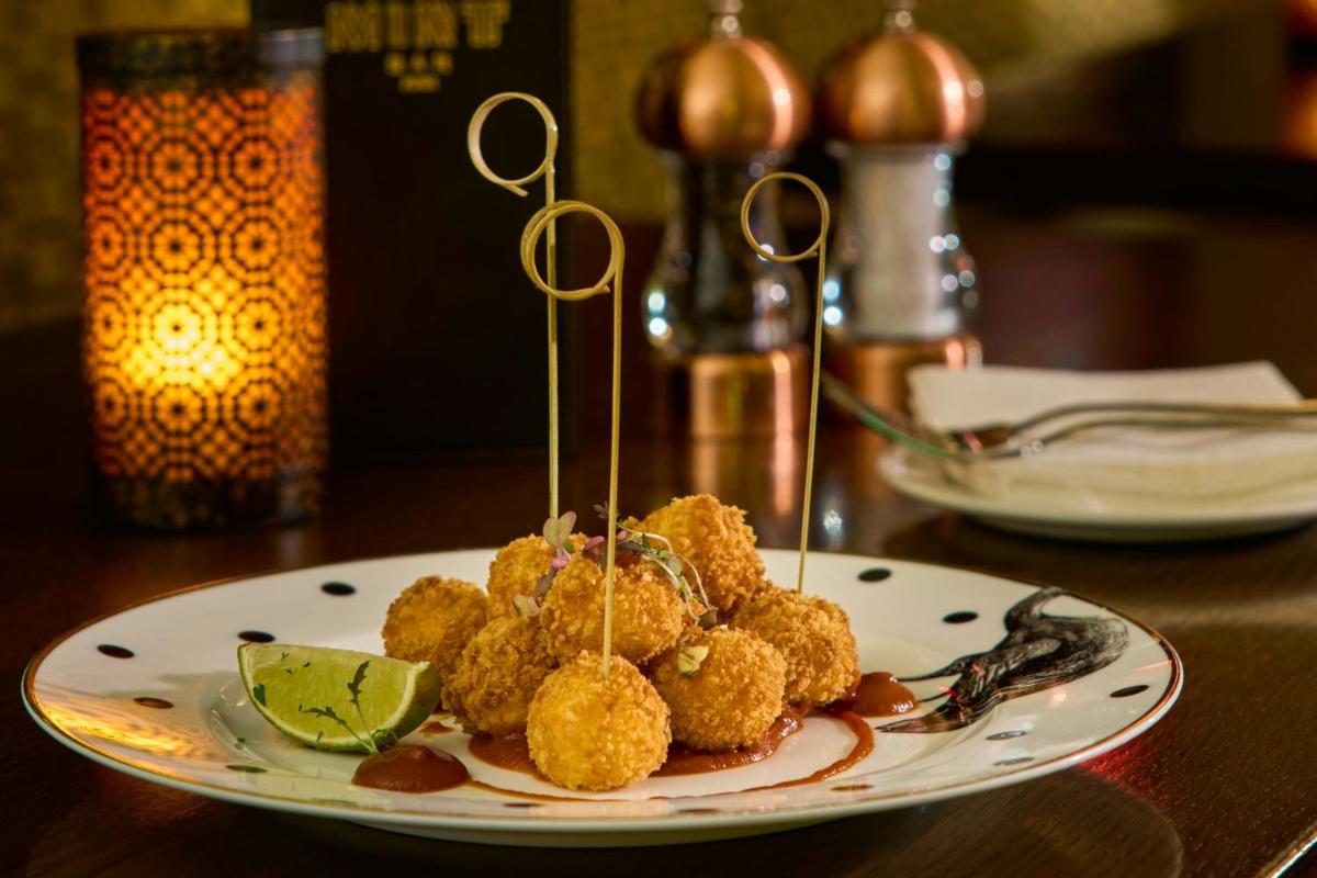 The College Green Dublin Hotel, Autograph Collection