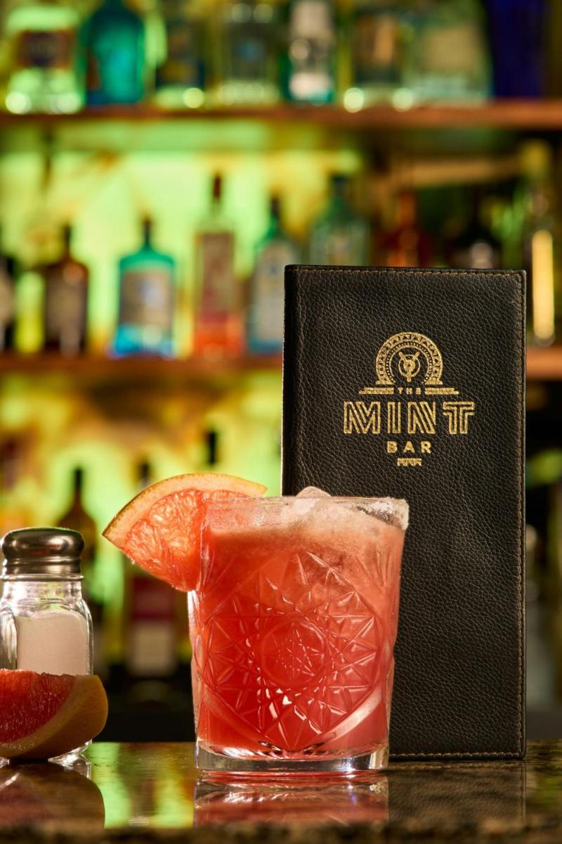 The College Green Dublin Hotel, Autograph Collection