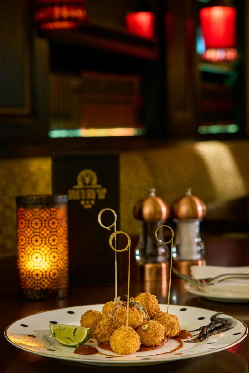 The College Green Dublin Hotel, Autograph Collection