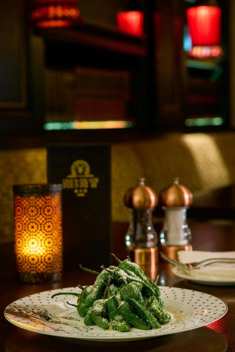 The College Green Dublin Hotel, Autograph Collection