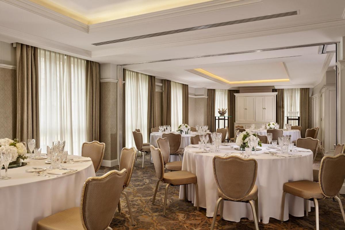 The College Green Dublin Hotel, Autograph Collection