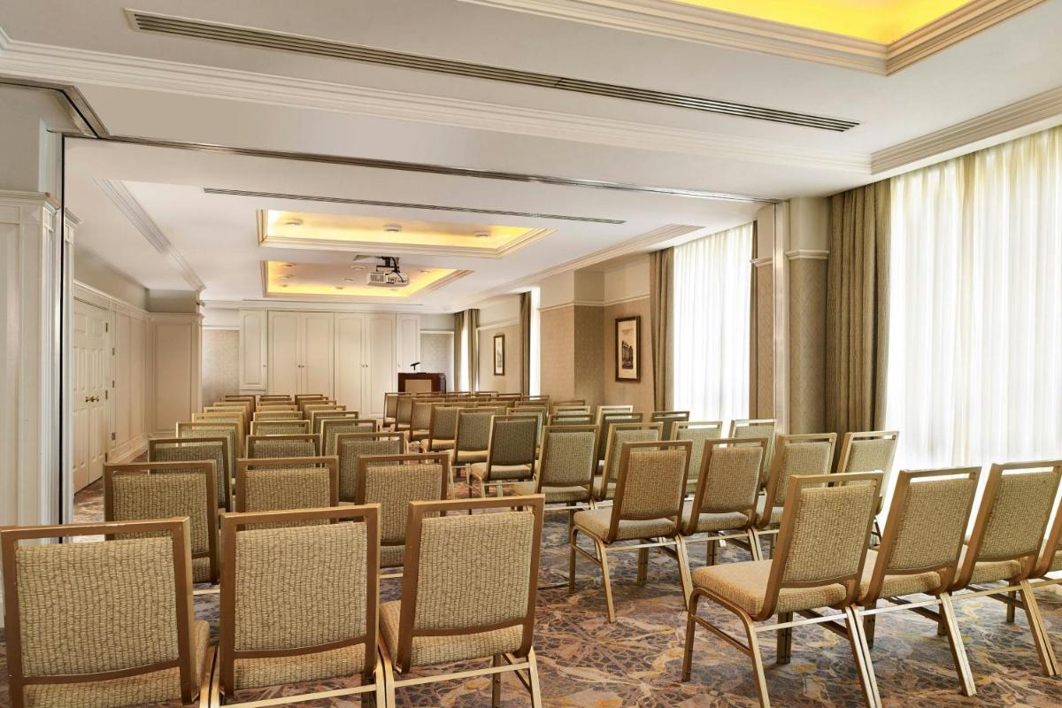 The College Green Dublin Hotel, Autograph Collection