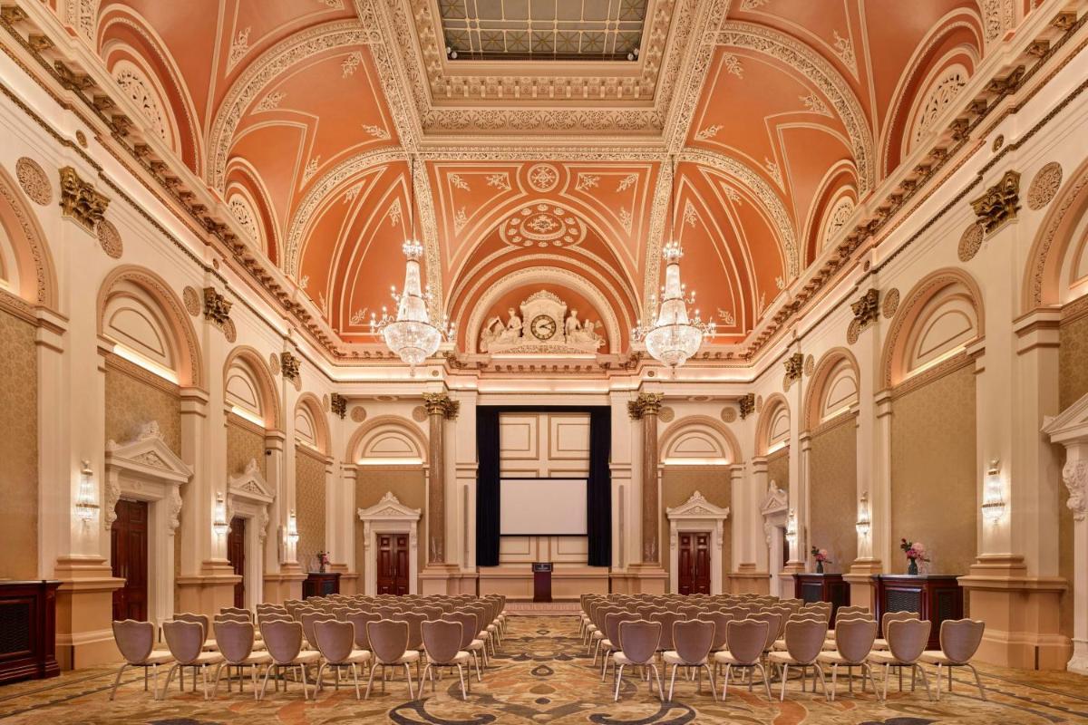 The College Green Dublin Hotel, Autograph Collection