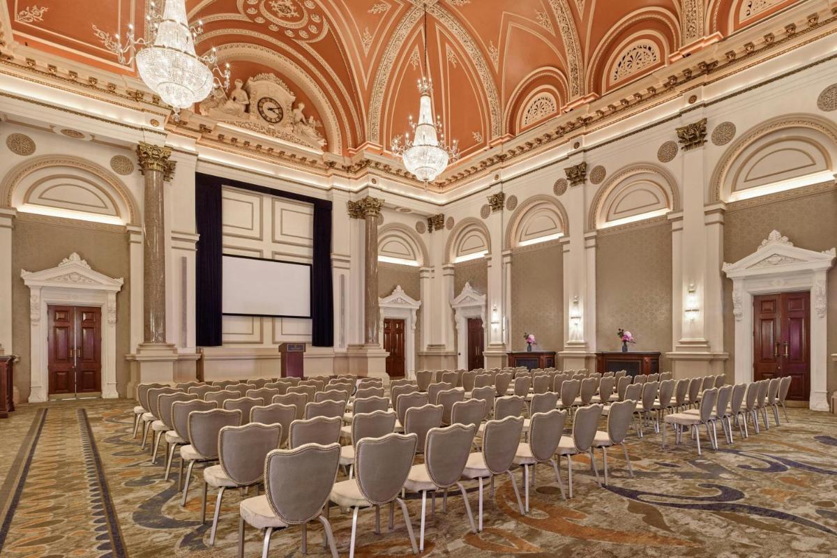 The College Green Dublin Hotel, Autograph Collection