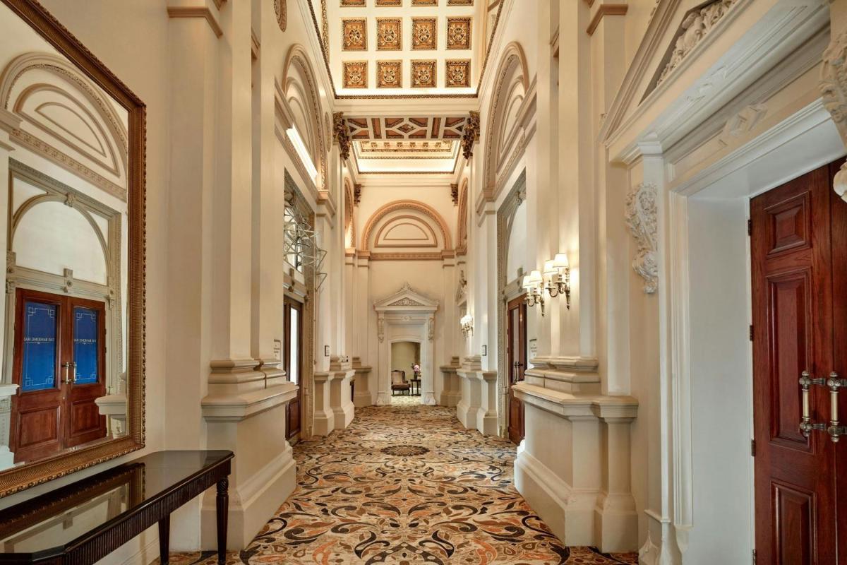 The College Green Dublin Hotel, Autograph Collection