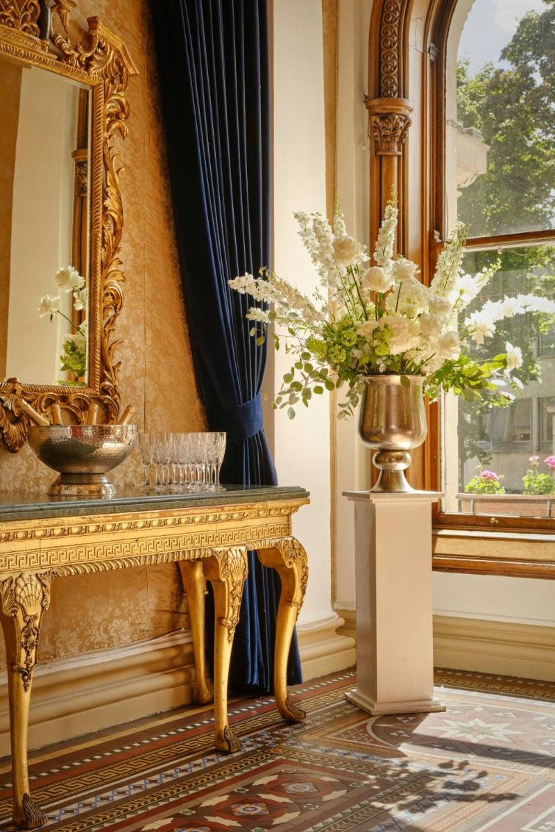 The College Green Dublin Hotel, Autograph Collection