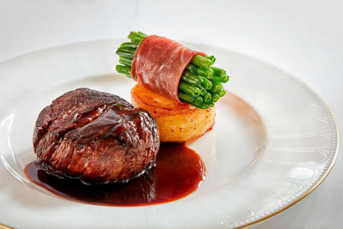 The College Green Dublin Hotel, Autograph Collection