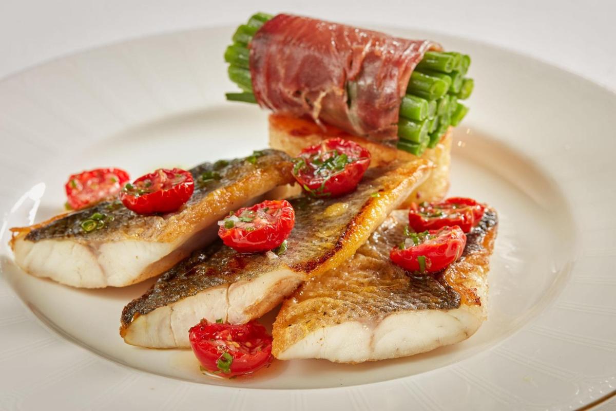 The College Green Dublin Hotel, Autograph Collection