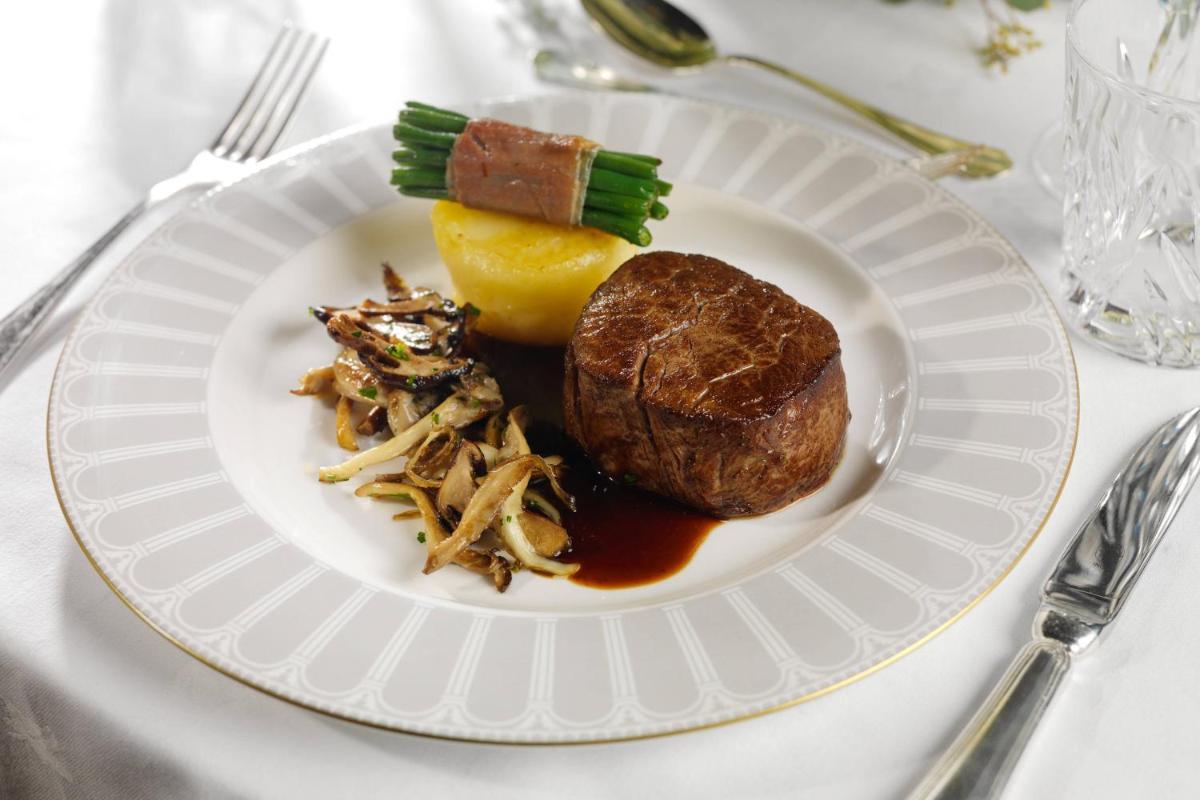 The College Green Dublin Hotel, Autograph Collection