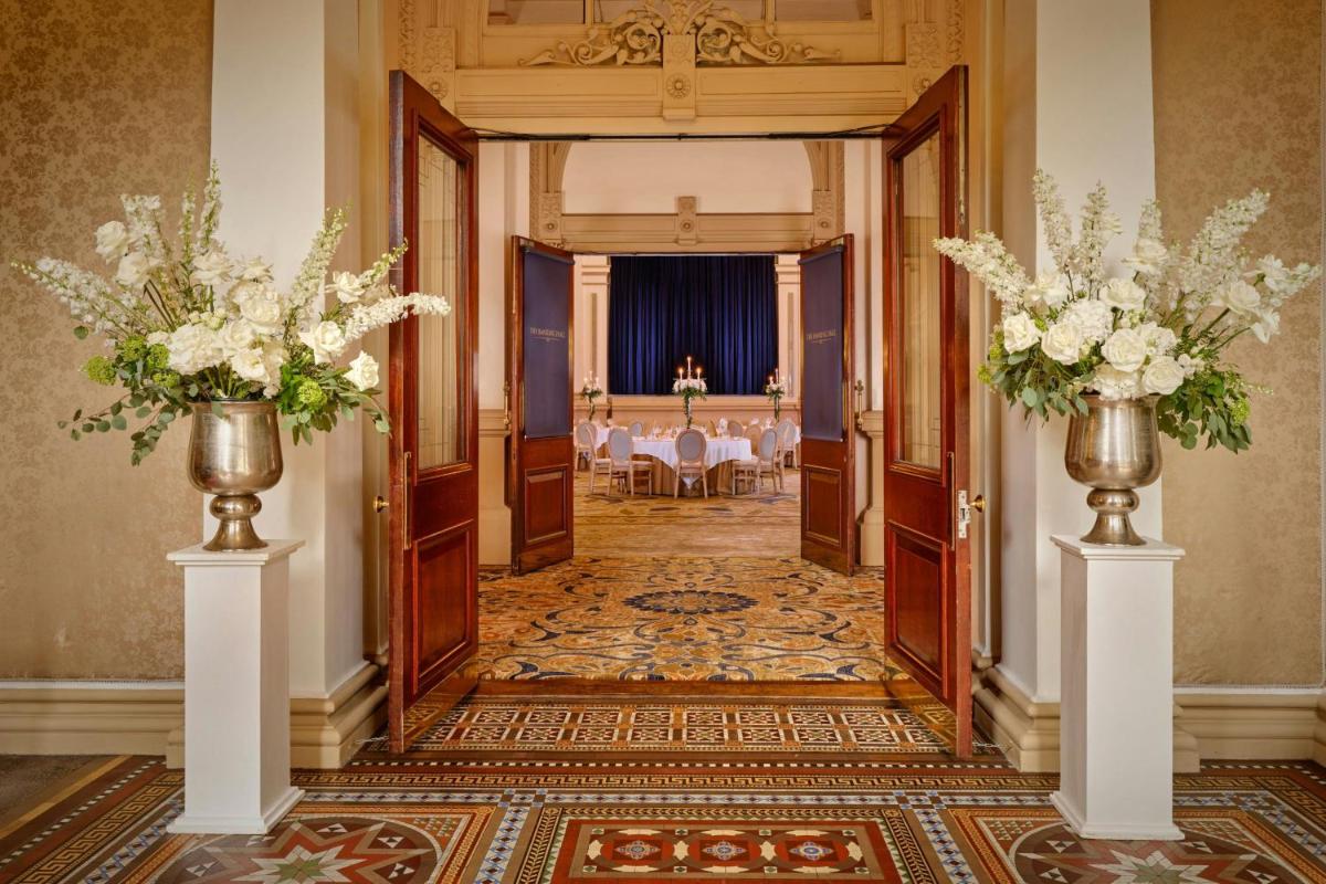 The College Green Dublin Hotel, Autograph Collection