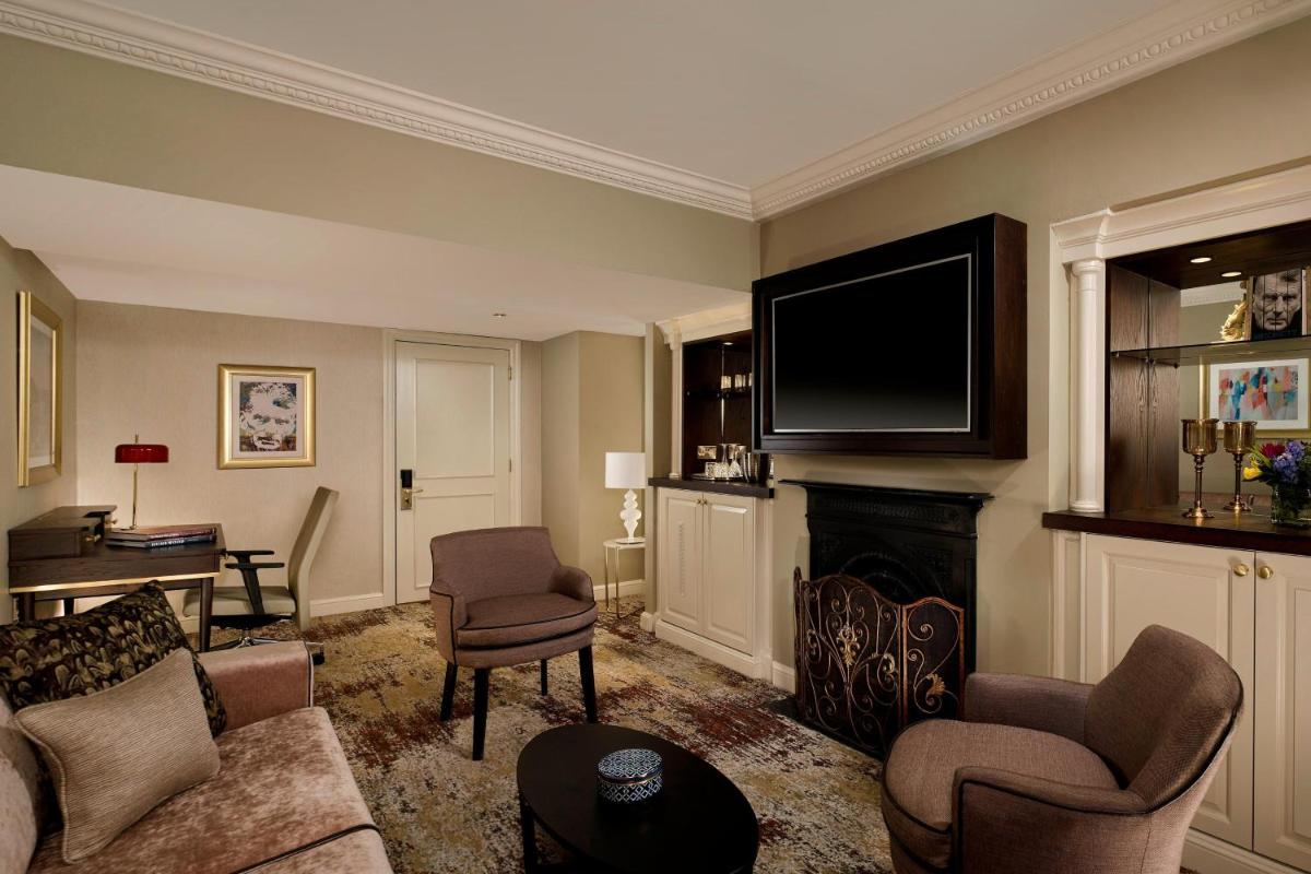 The College Green Dublin Hotel, Autograph Collection