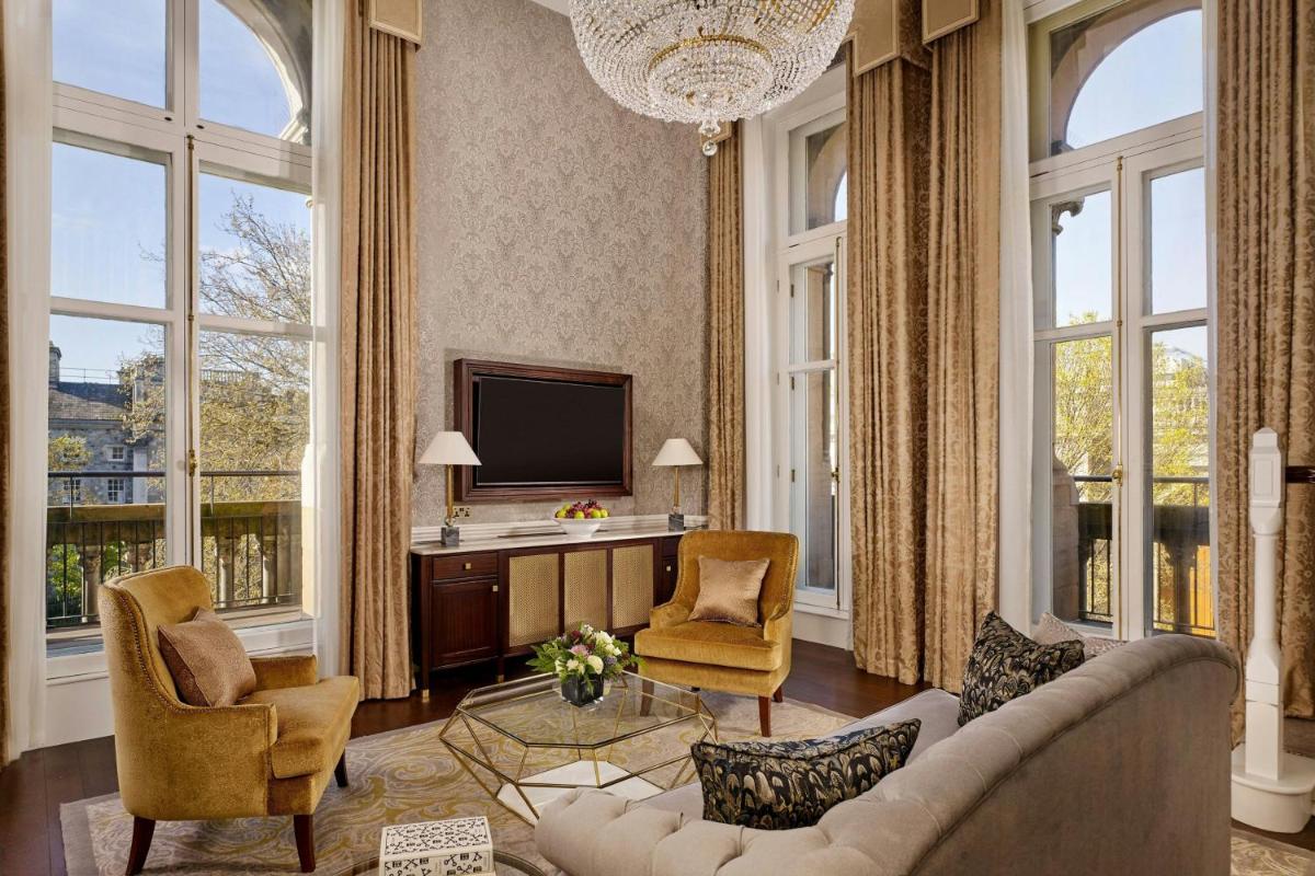 The College Green Dublin Hotel, Autograph Collection