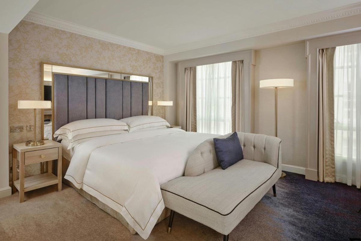 The College Green Dublin Hotel, Autograph Collection